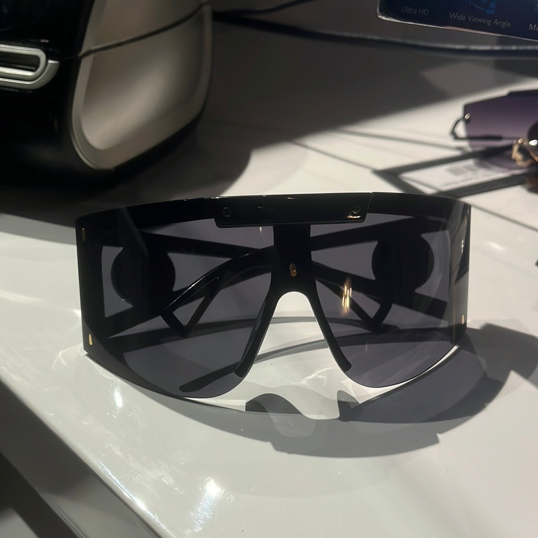 🎁 (Rename) Big Black Shades With Gold circle (100% off)