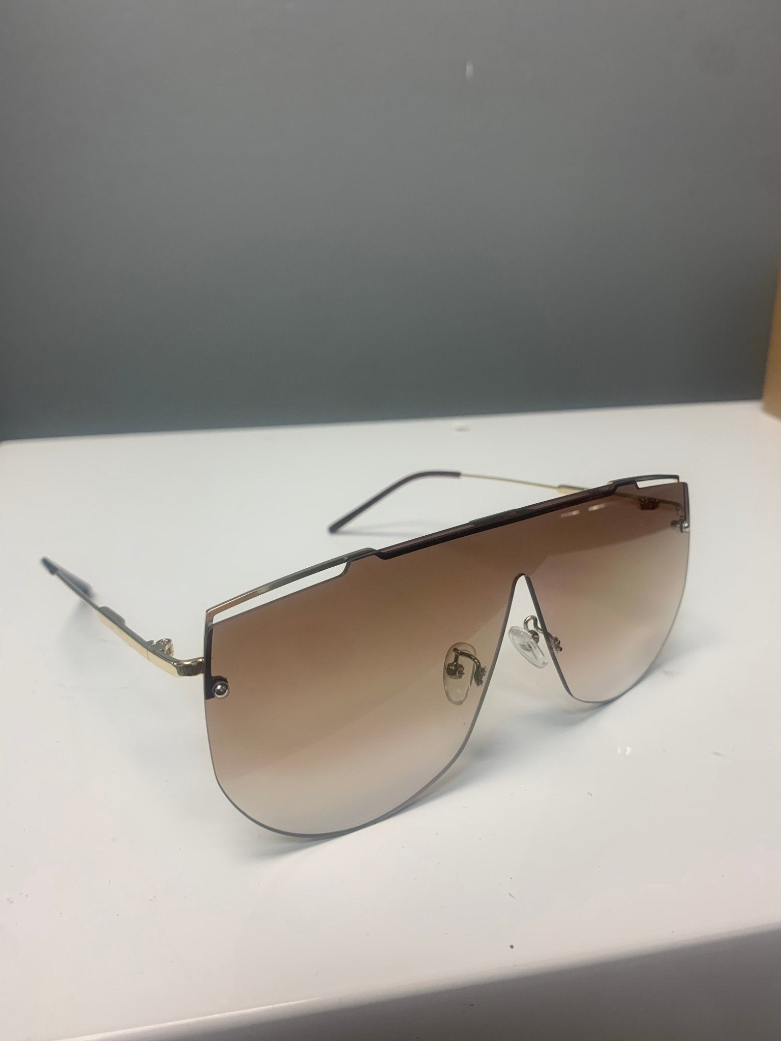 🎁 (Rename) Aviator Shades (Brown) (100% off)